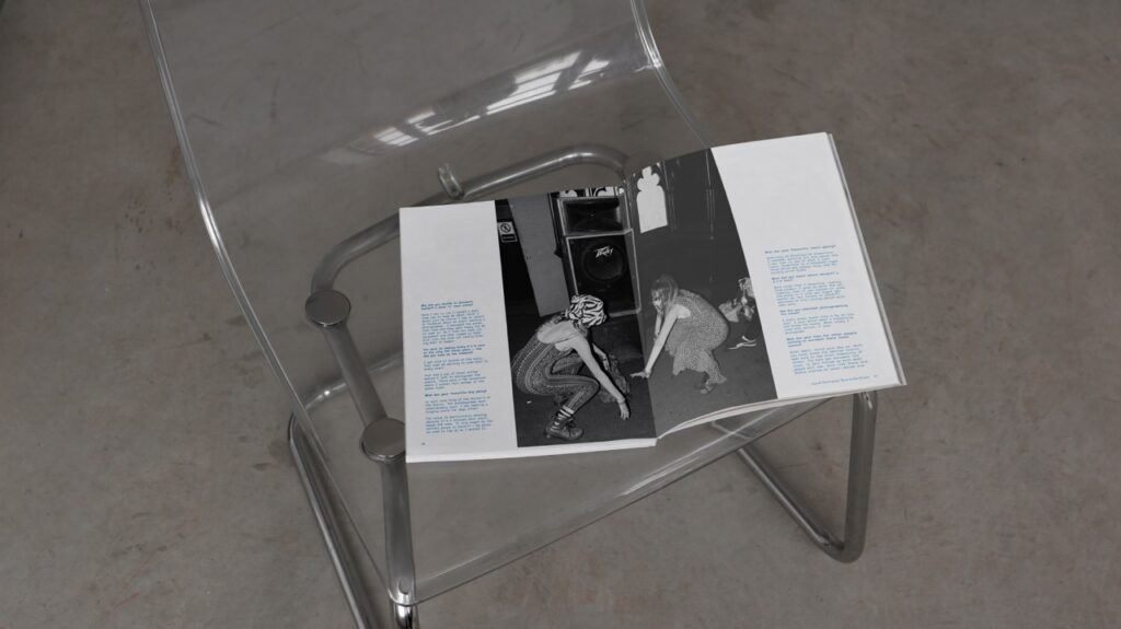 4. opened_magazine Large
